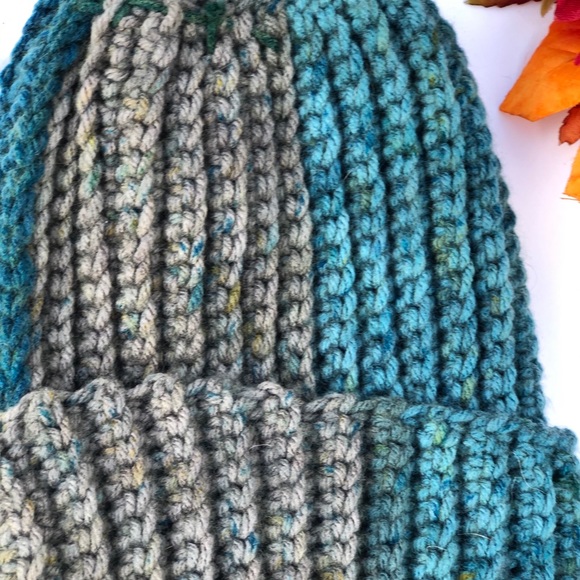 Childs messy bun pony tail hat - Picture 2 of 5